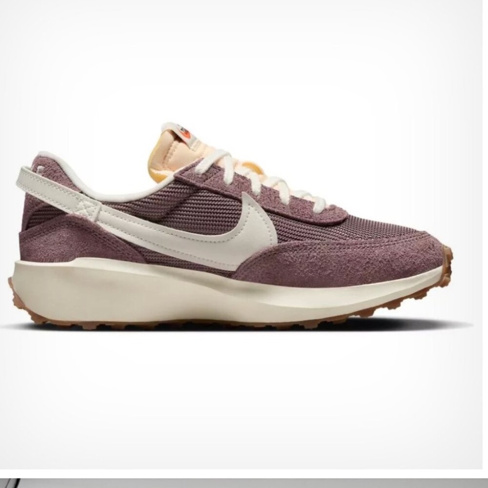 Nike women’s size 8 waffle debut vintage sneaker in color Plum/coconut